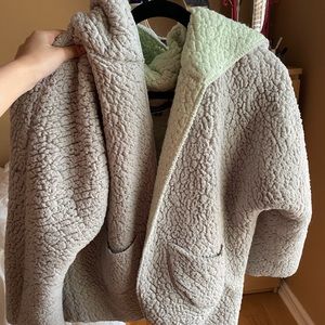 F21 reversible fuzzy jacket